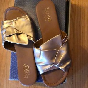 Gold slides , size 9 Leather Gibson style, brand-Franco-Sarto